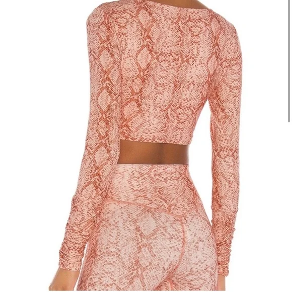 NWT Lovewave The Ana Workout Top in Blush Boa 🩷 Size Small
Brand new with tags! - Picture 2 of 3